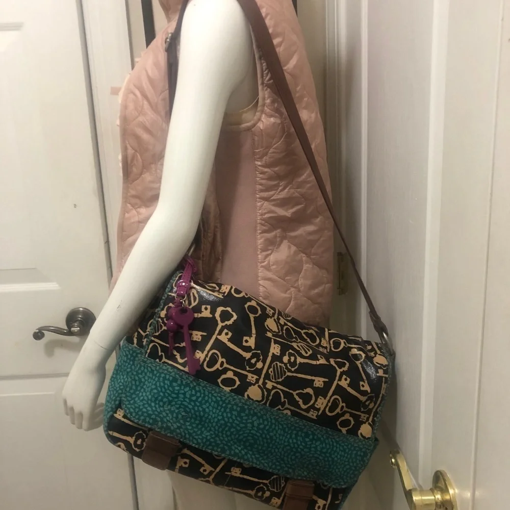 Fossil Adorable bag for school,office anywhere go